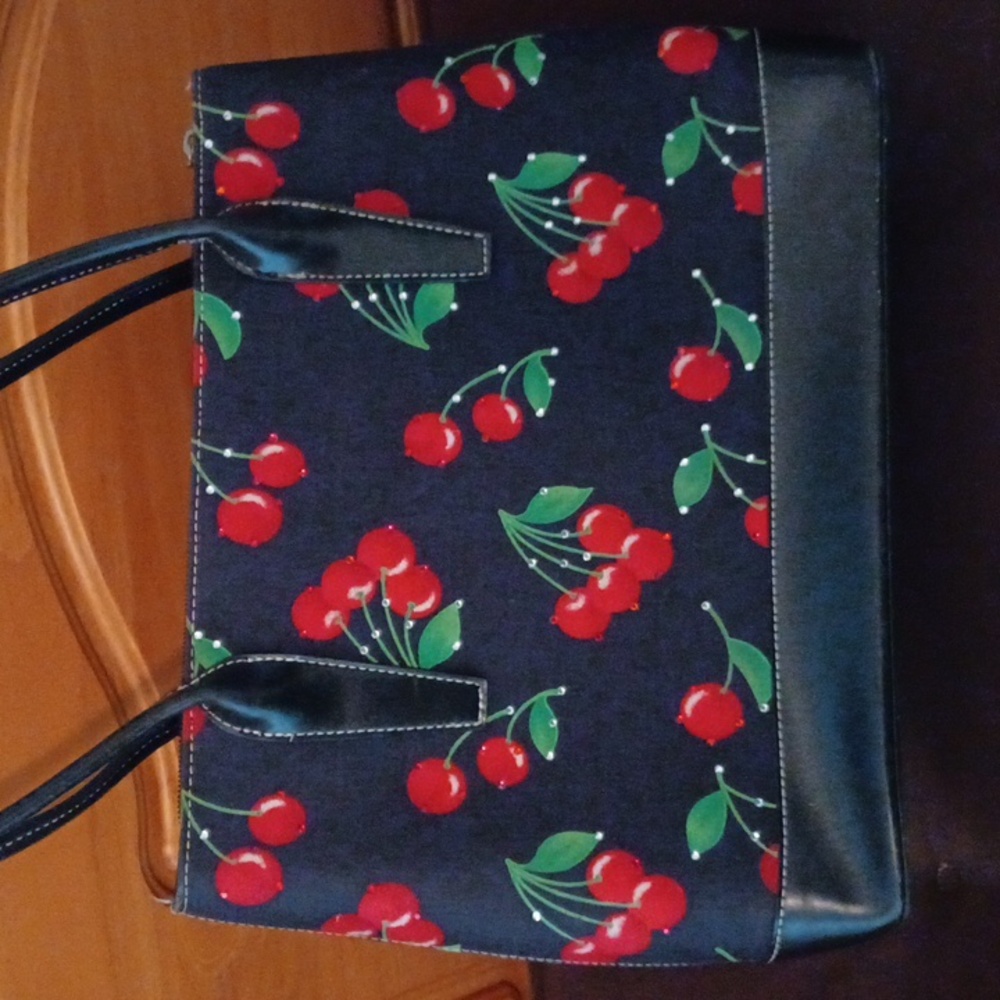🍒 Vintage Cherry Purse - Picture 3 of 7